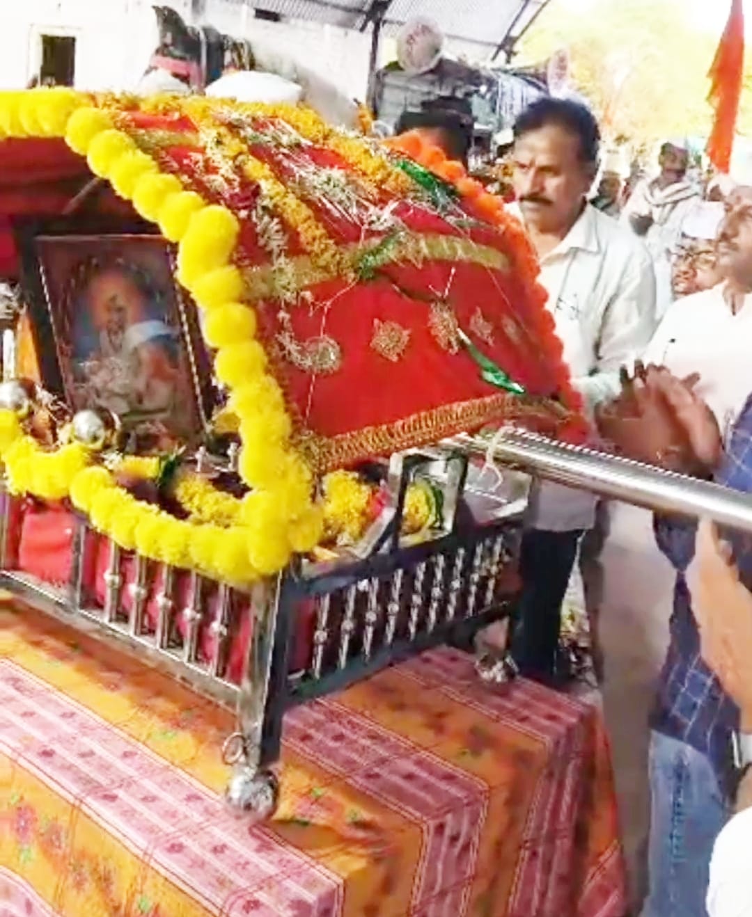 श्रीगोंदया चे ग्रामदैवत संत शेख महमद महाराजांची पालखी निघाली पंढरपूरला.