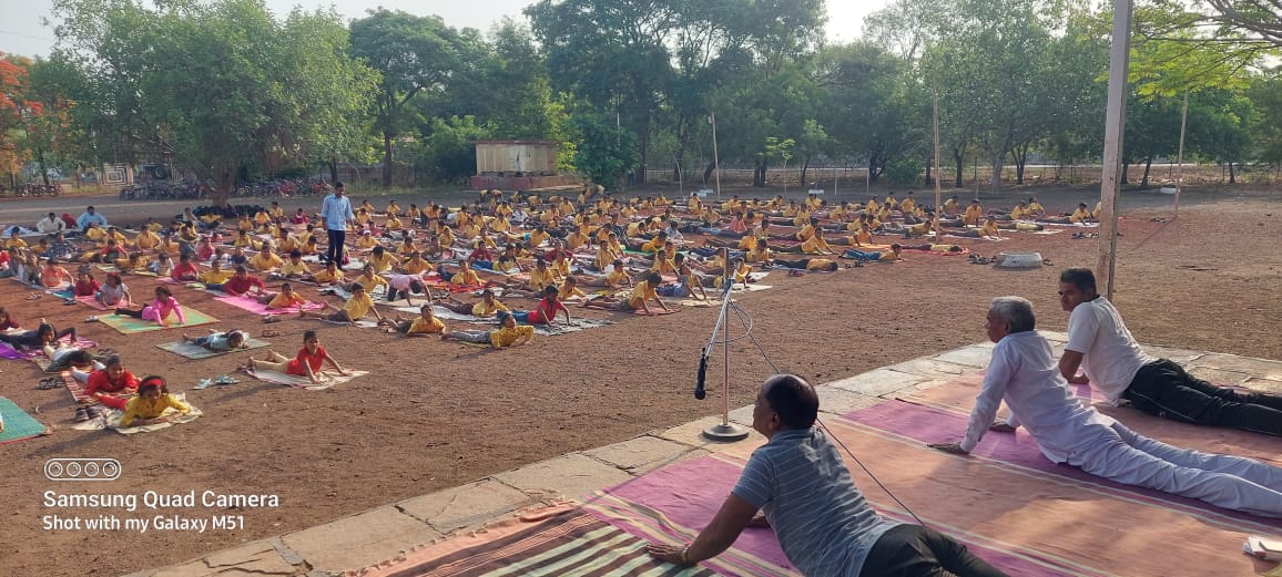 विद्यालयमध्ये आंतरराष्ट्रीय योगदिन उत्साहात साजरा

   श्री व्यंकनाथ विद्यालयात योग दिनाचे उत्साहात प्रात्यक्षिके
