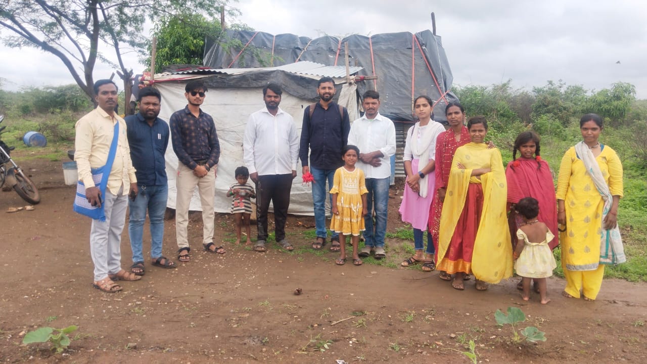 जळगाव येथील वर्धिष्णू  सामाजिक संस्थेची सहारा सर्वांगीण विकास संस्थेला सदिच्छा भेट. संस्थेच्या पुढील वाटचालीवर चर्चा.