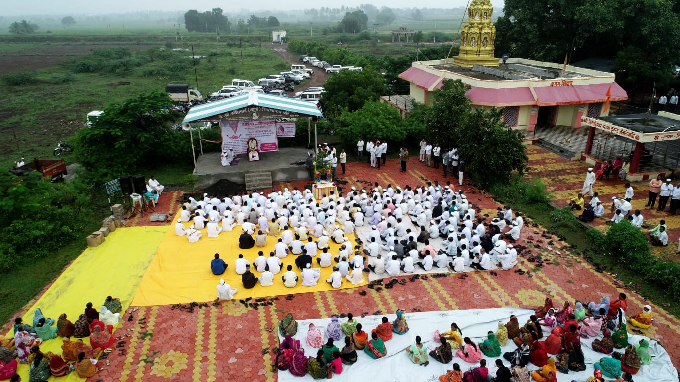 दिवंगत सोपानराव अण्णा कुरुमकर यांच्या दशक्रिया विधी निमित्त हजारोंच्या उपस्थितीत अण्णांना अखेरचा निरोप