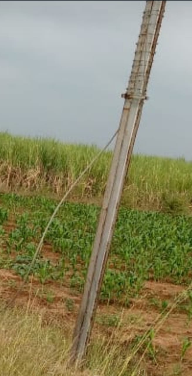 महावितरणच्या सहा महिन्यापासून तुटलेल्या तारा व डीपी जोडण्याची नेरले येथील माजी सरपंच व सामाजिक कार्यकर्ते औदुंबर राजे भोसले यांची मागणी 