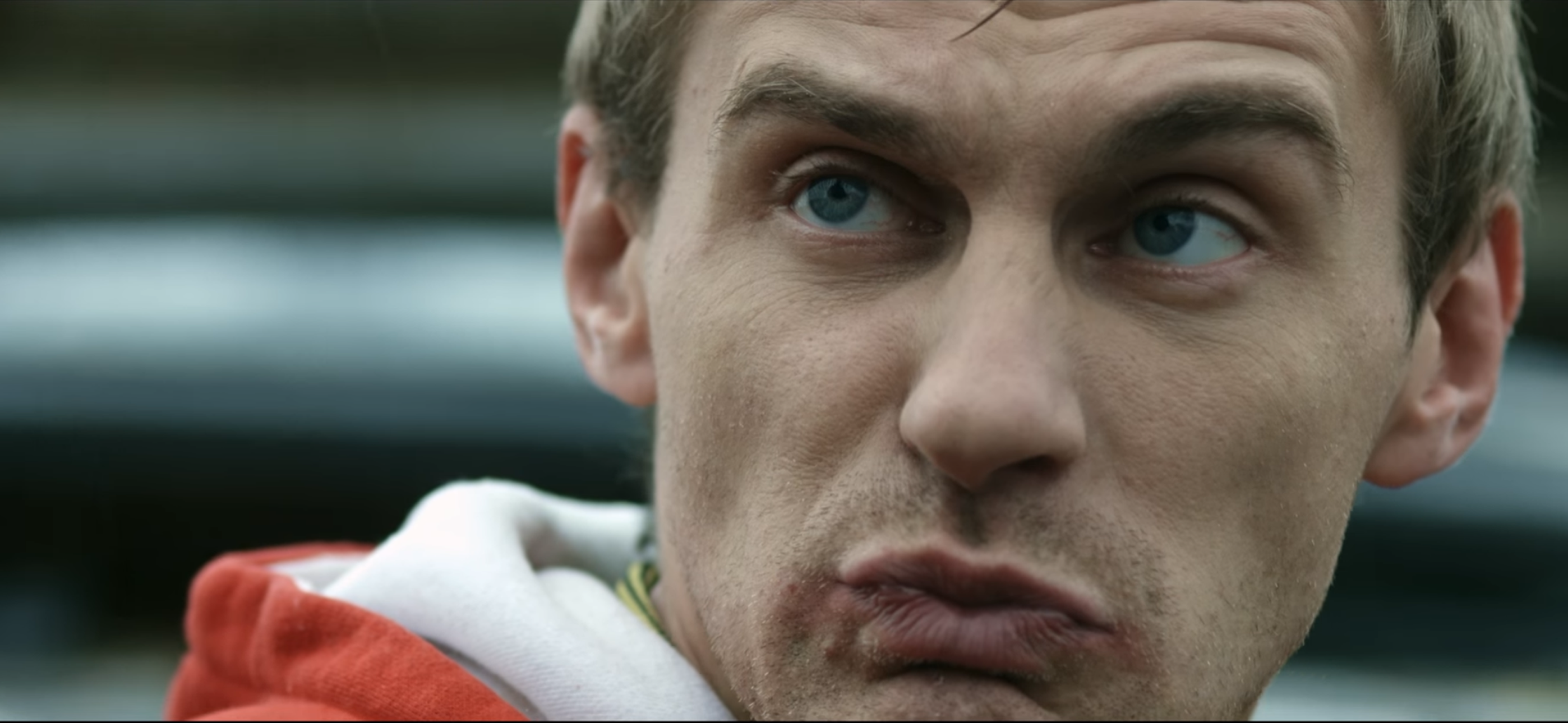 ХАЛЕПА НА 5 БАКСІВ frame 4