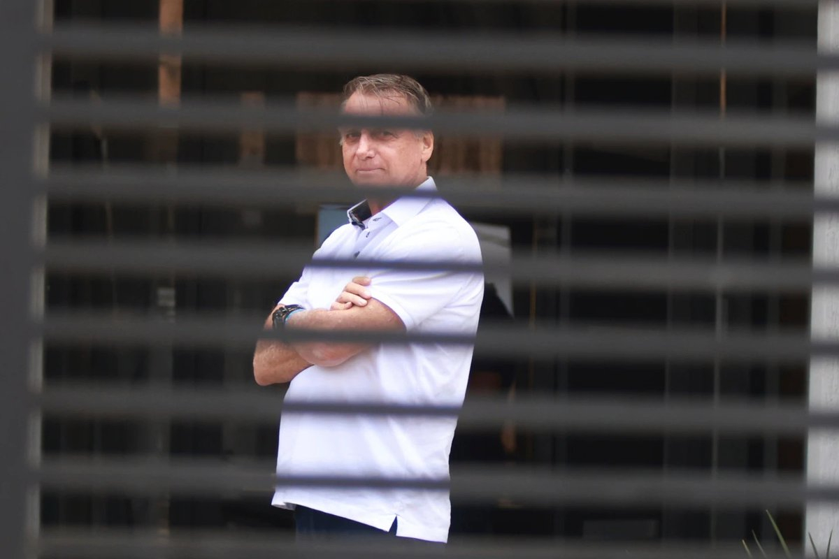 Bolsonaro Detido: Risco de Vida na Prisão Ignorado pela Justiça Brasileira