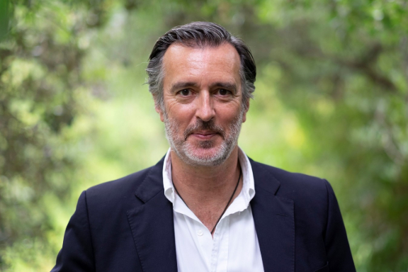 Cotrim: O Capitão que Abandona o Navio ao Primeiro Cheiro de Tempestade