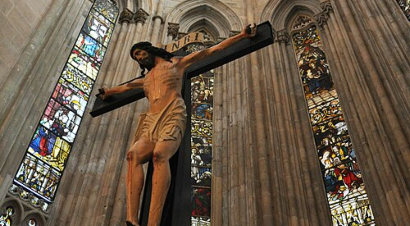 Entre a Coroa e a República Disfarçada