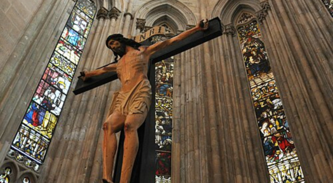 Entre a Coroa e a República Disfarçada