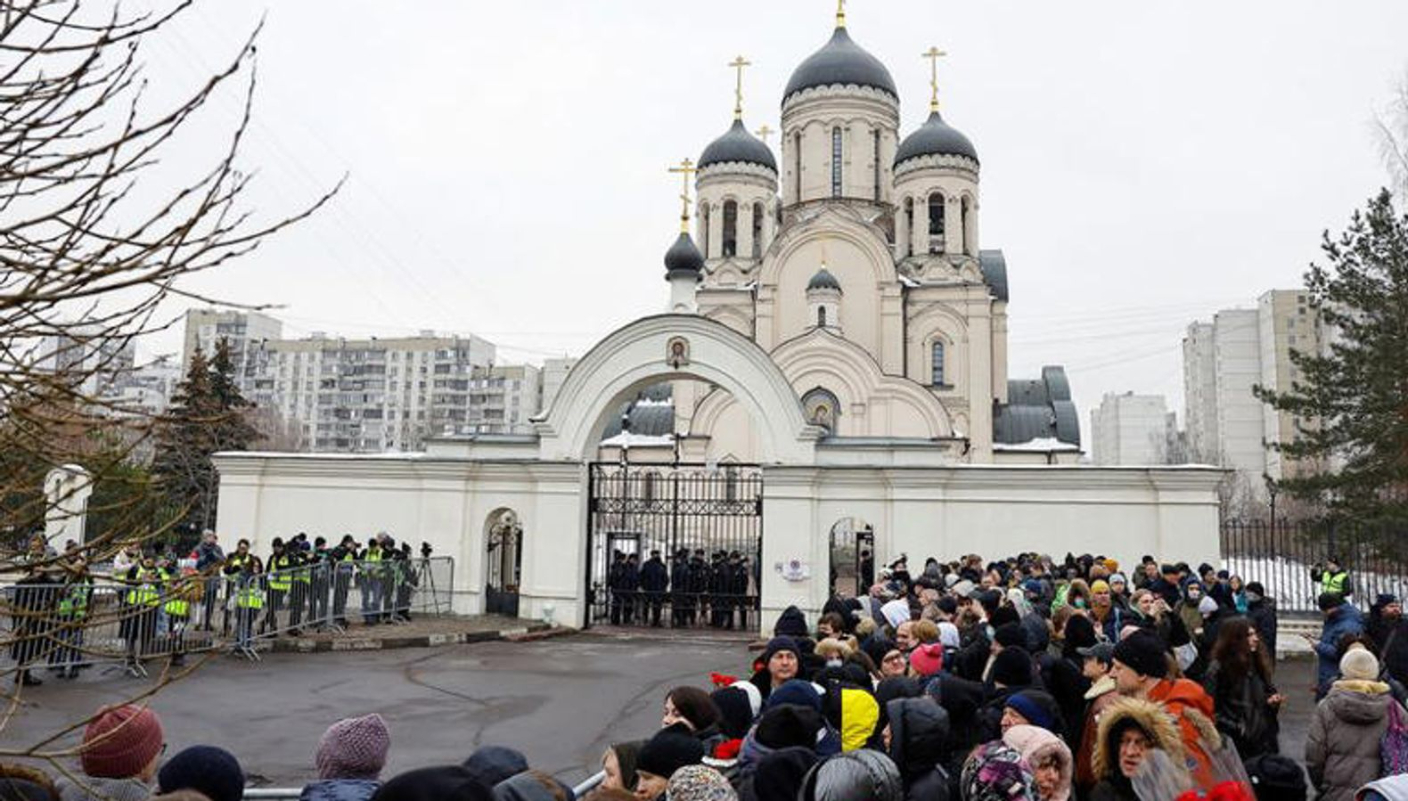 Funeral de Alexei Navalny Reúne Multidão em Homenagem ao Opositor Russo *Live Vídeo*