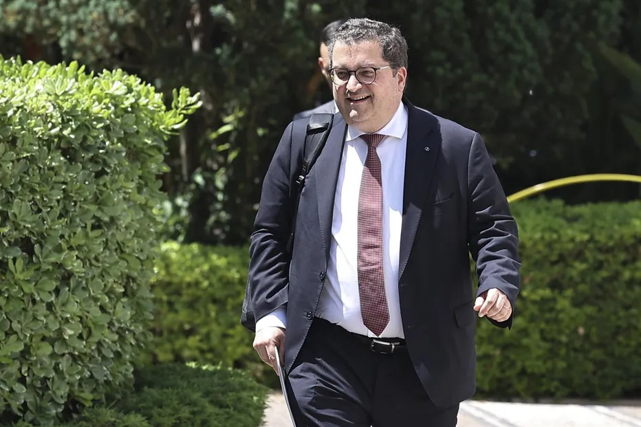 Governo corta IRS e paga bónus com 800 milhões