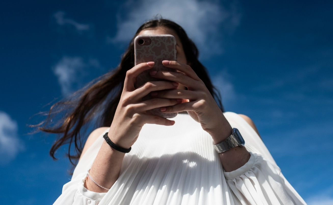 Proteger as crianças ou controlar os cidadãos? O que a lei das redes sociais realmente esconde