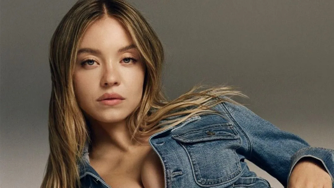 Sydney Sweeney rompe silêncio sobre polémica racista inventada em campanha de jeans: 'Sou contra o ódio' e recusa cultura do cancelamento