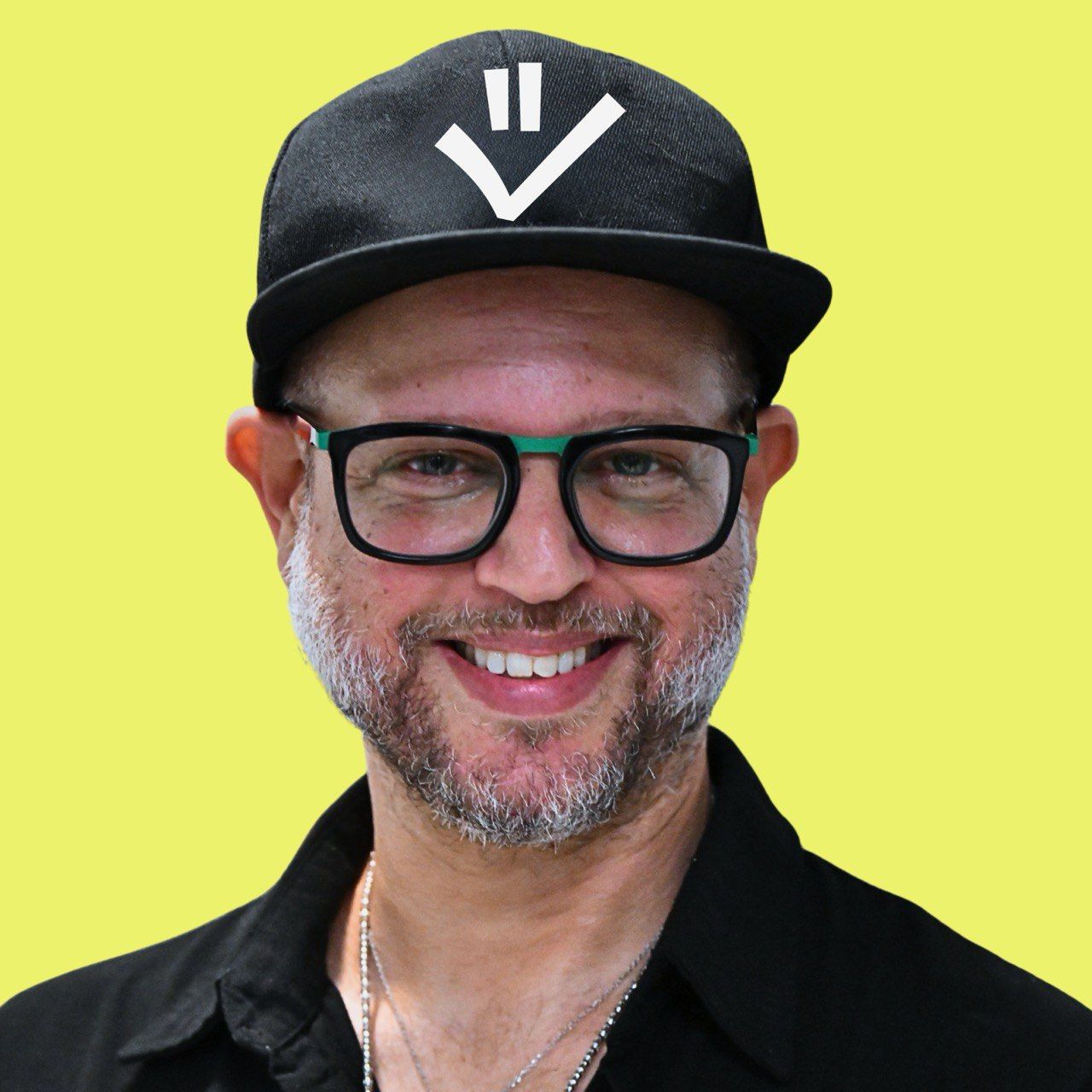 photo 5890753075209768332 y