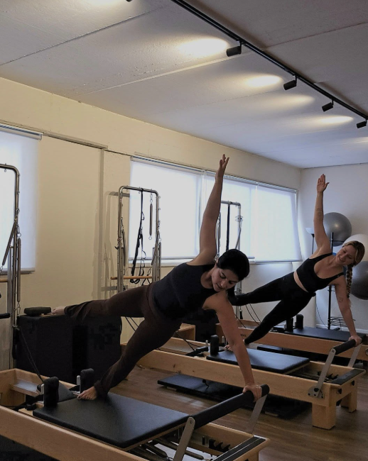 שיעור פילאטיס מכשירים - בסטודיו