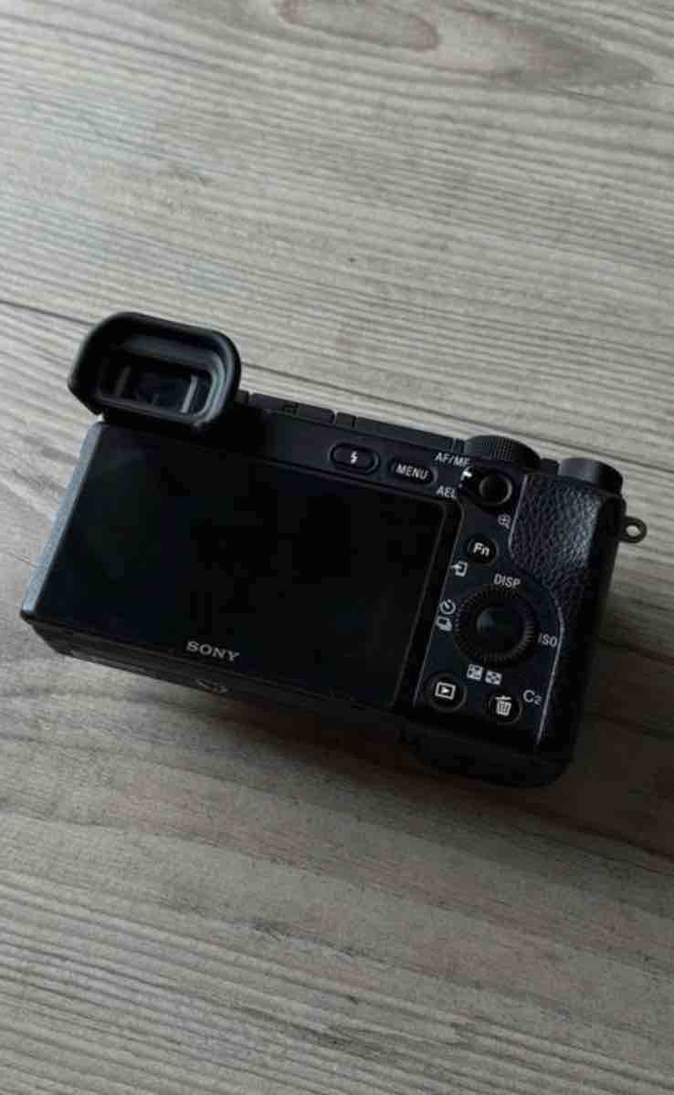 Sony A6400 nu bon état 2