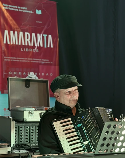 Retrato en inauguración de amaranta