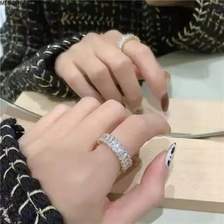 Anel Feminino Incrustado 