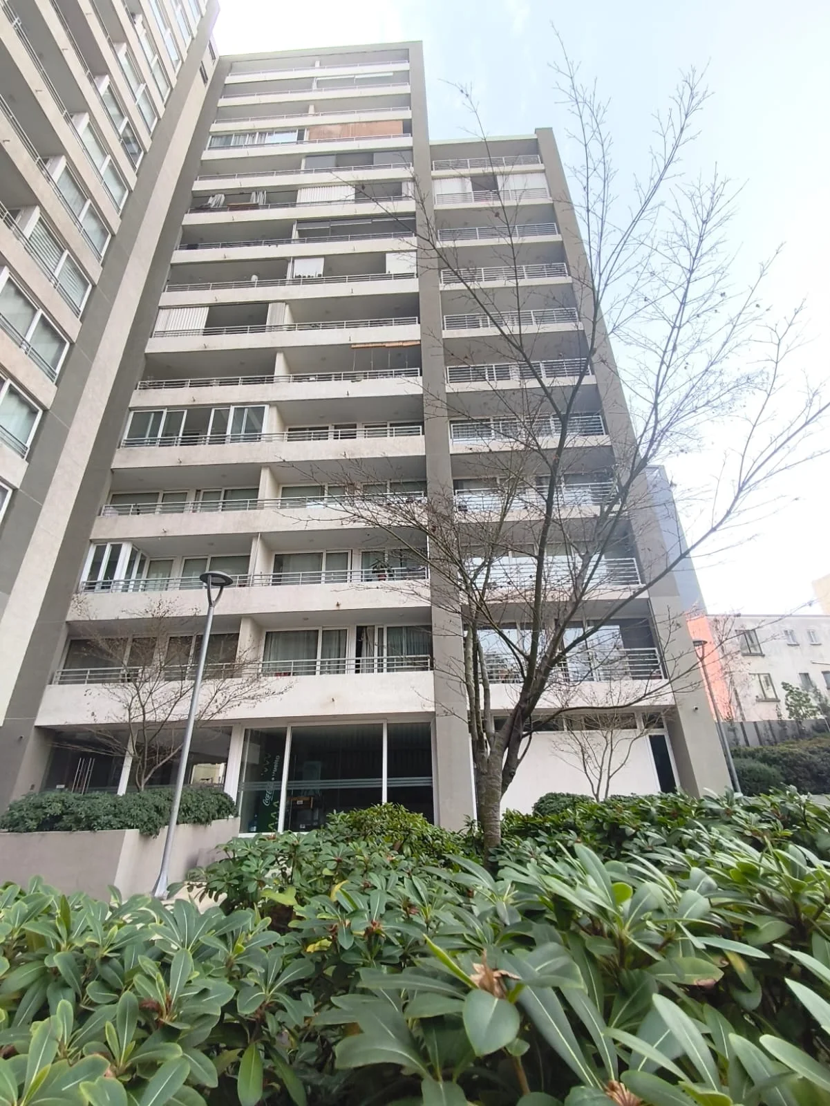 Imagen de VENTA DE DEPARTAMENTO DE 1D-1B. ESTACIONAMIENTO. EXCELENTE CONECTIVIDAD. ÑUÑOA