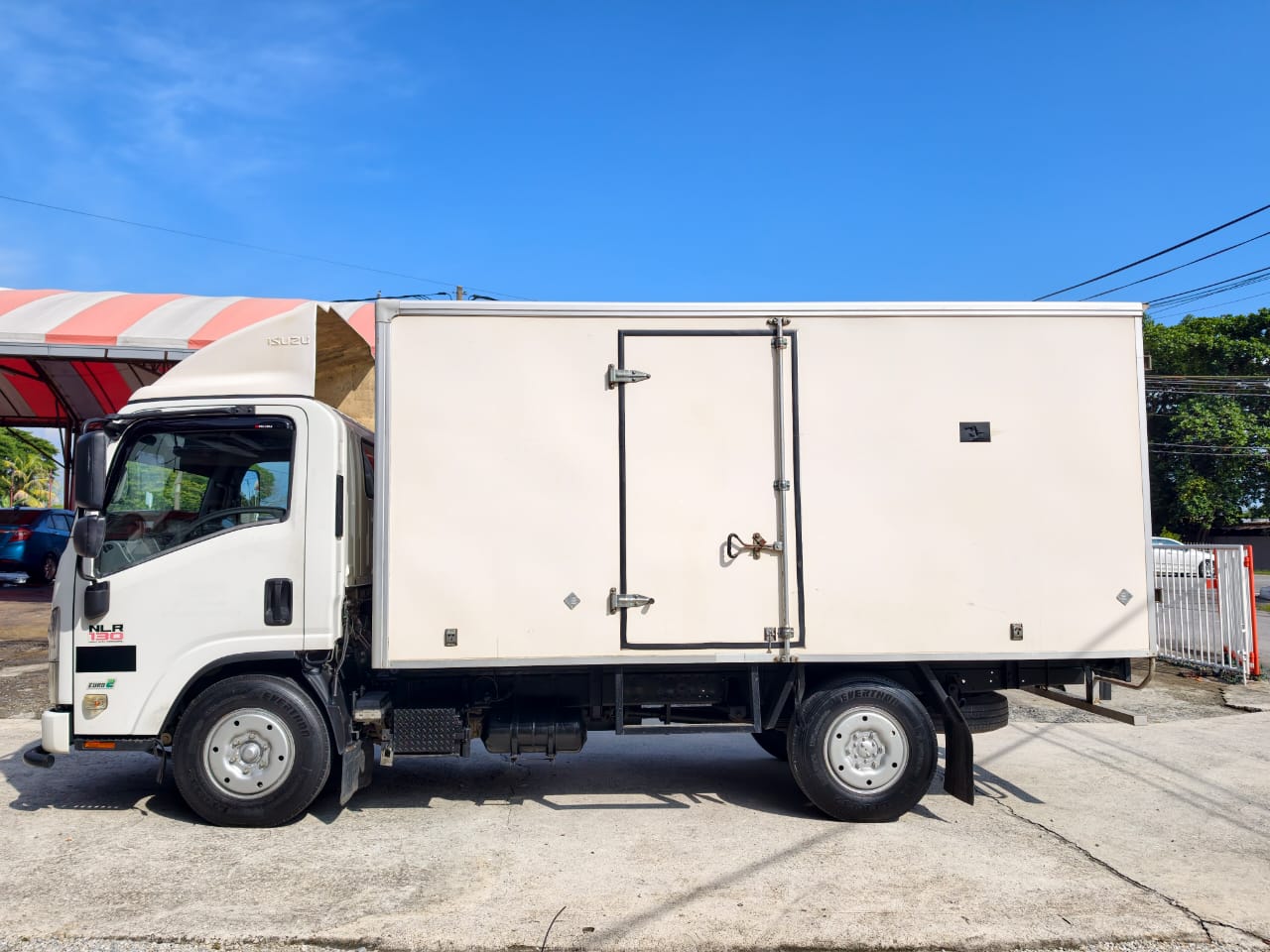ISUZU NLR85 12.5Ft BOX 3.0cc YEAR 2016 can full loan — photo 6