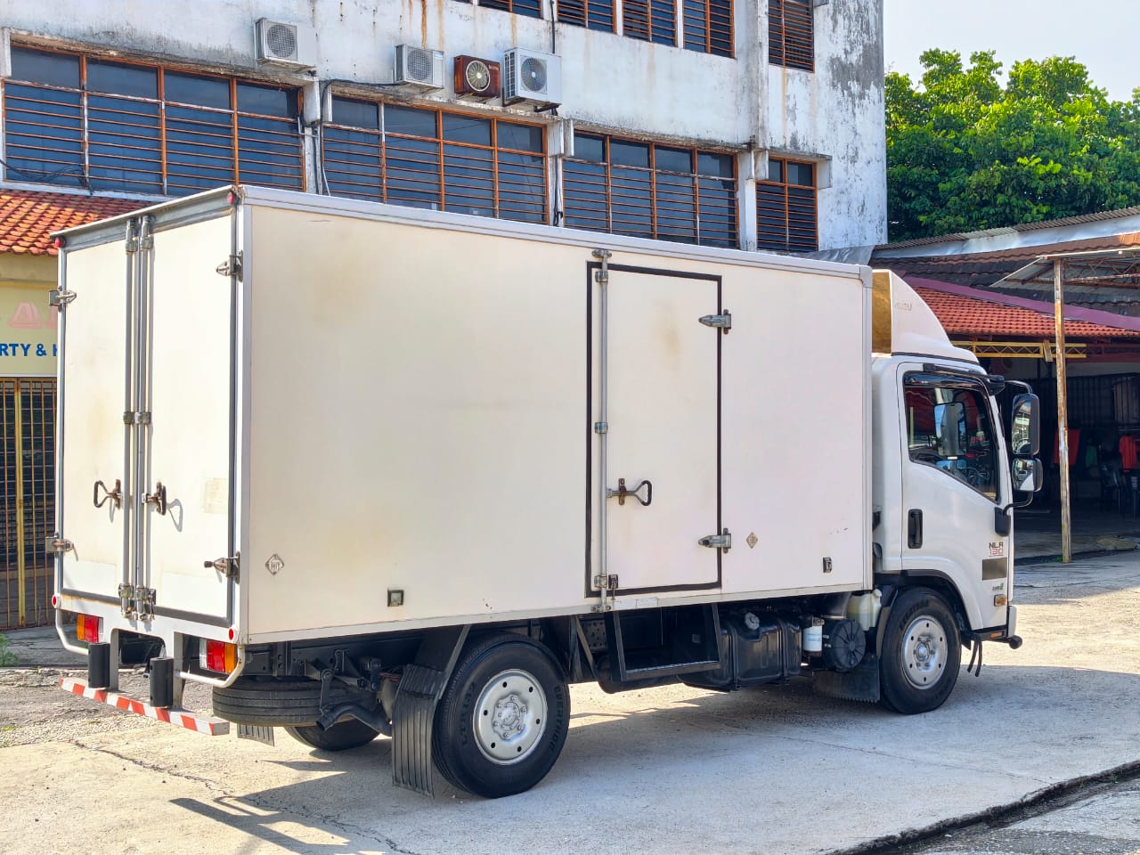 ISUZU NLR85 12.5Ft BOX 3.0cc YEAR 2016 can full loan — photo 7