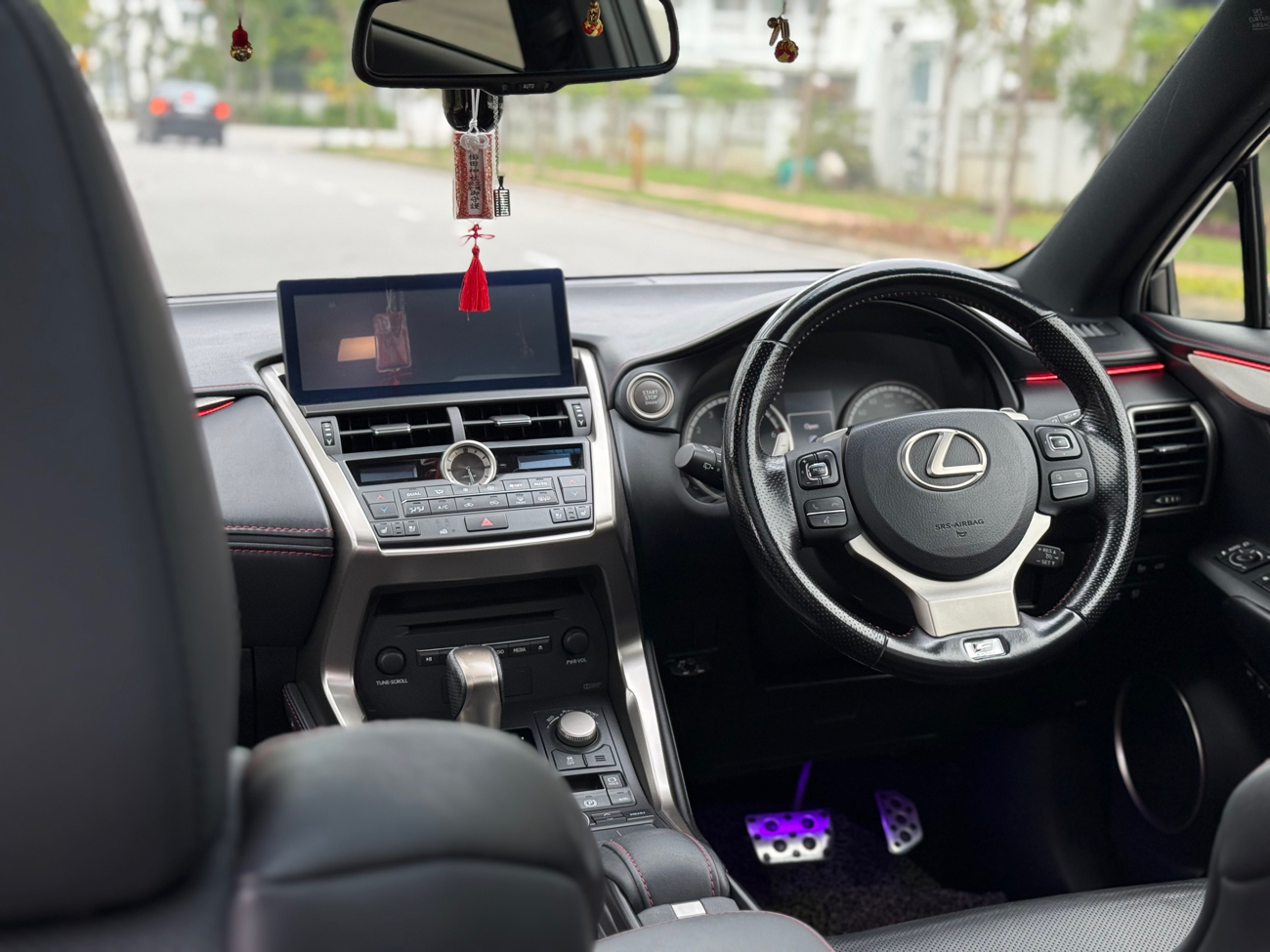 Lexus NX200T F Sport — photo 7