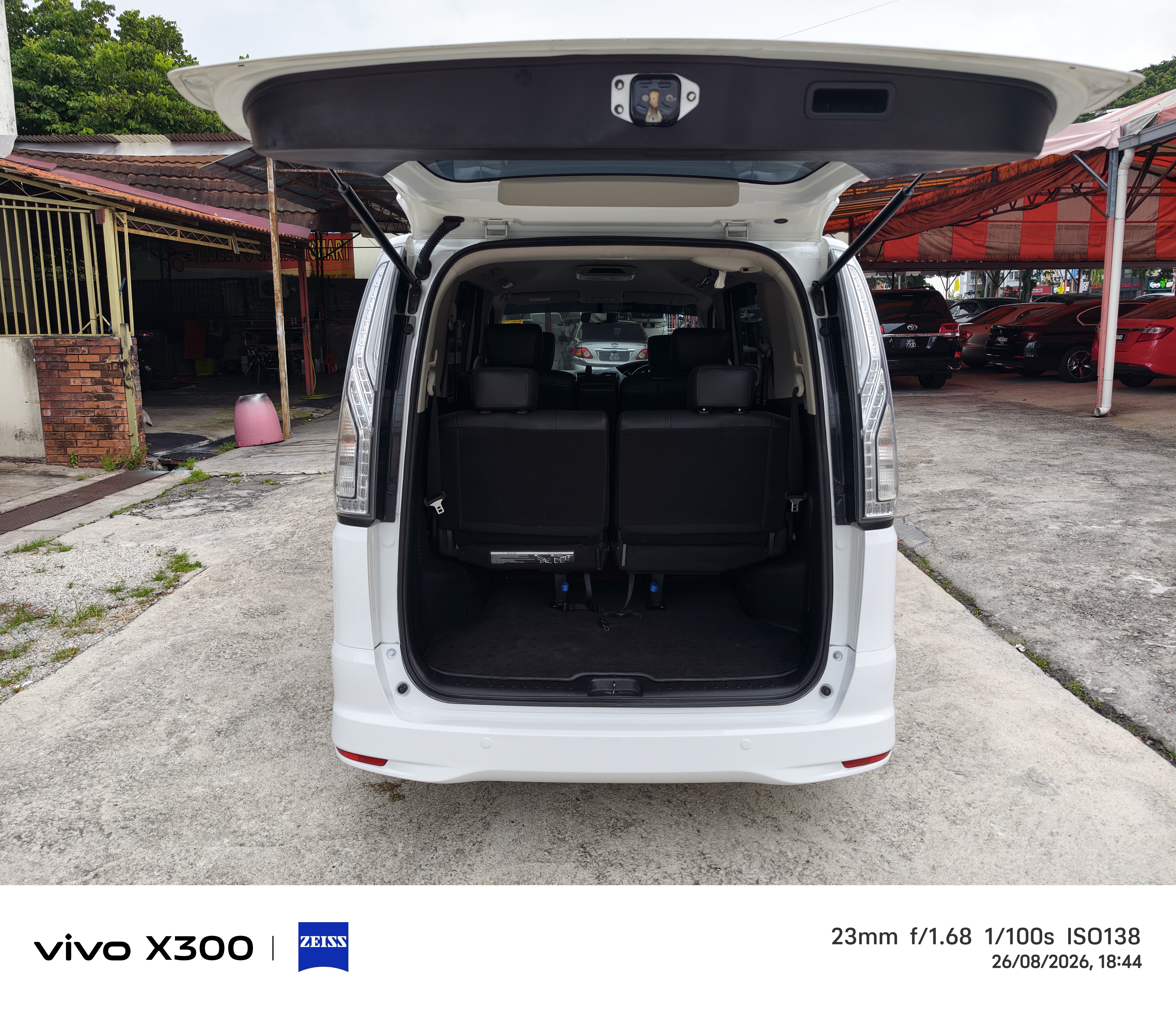 NISSAN SERENA 2.0(A)  CVT H/STAR S-HYBRID — photo 6