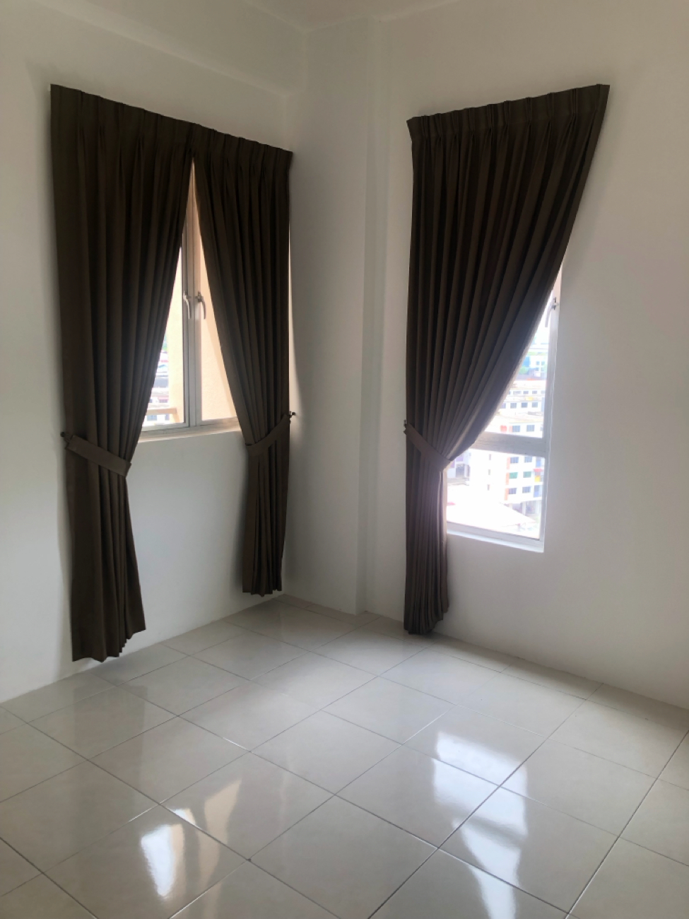 Unfurnished Apartment with 3 Bedrooms — photo 3