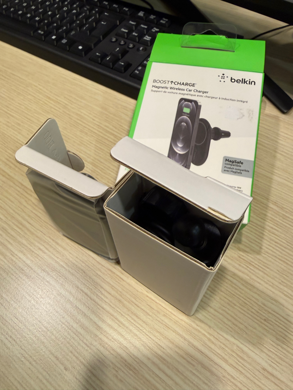 Belkin Magsafe Wireless Car Charger for iPhone — photo 2