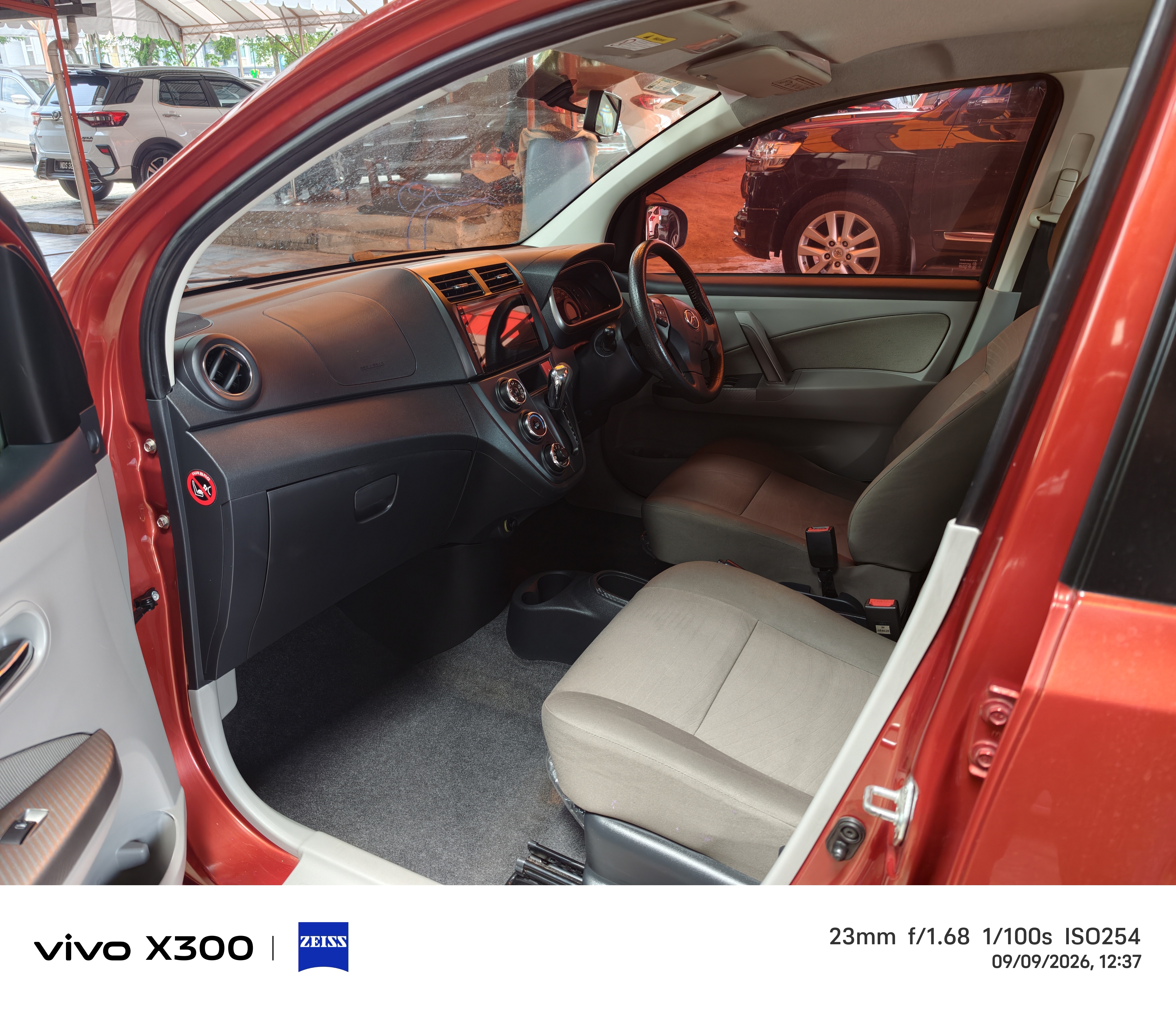 Perodua Myvi 1.3(A) PREMIUM X YEAR 2015 CAN FULL LOAN — photo 7