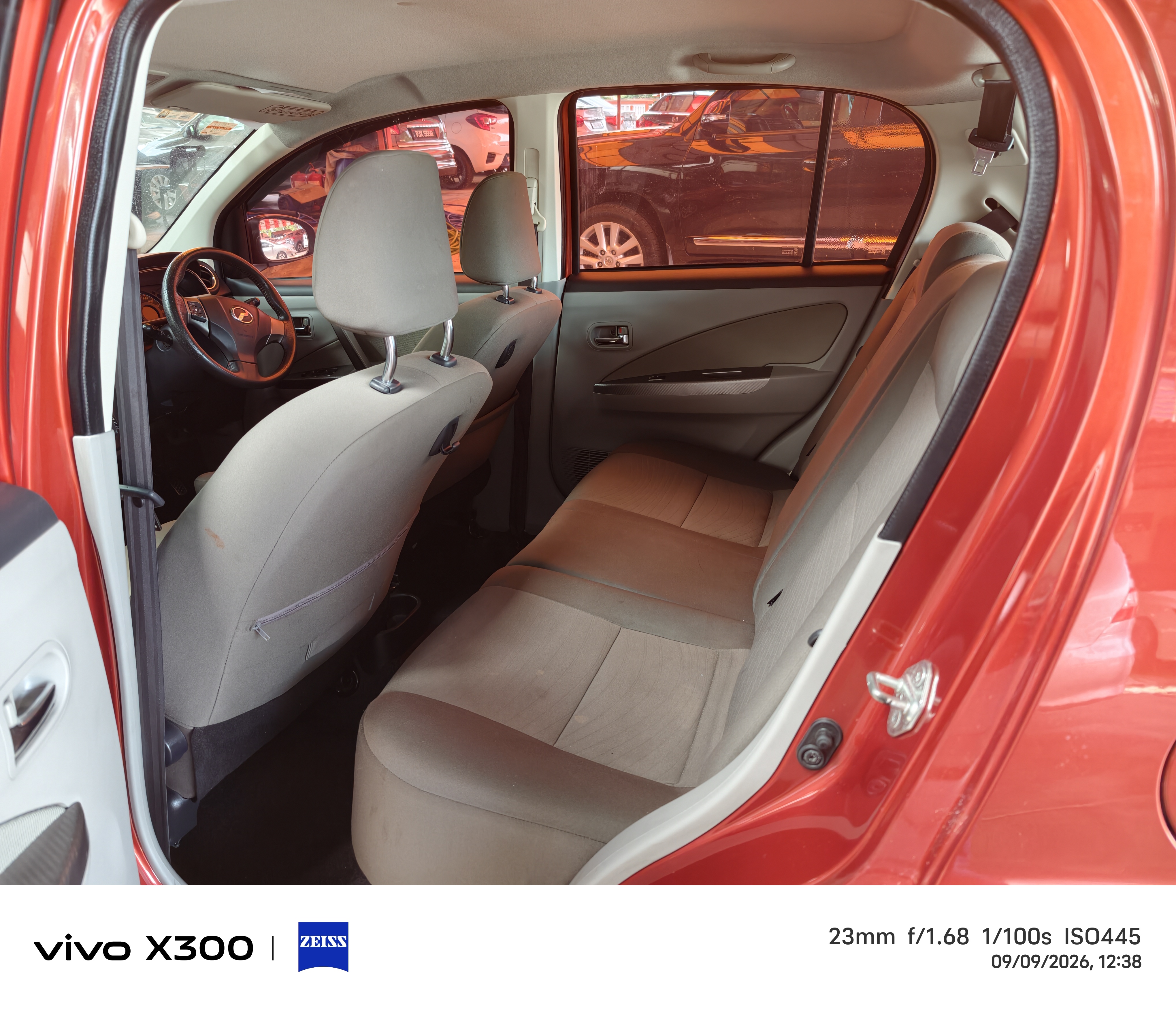 Perodua Myvi 1.3(A) PREMIUM X YEAR 2015 CAN FULL LOAN — photo 8