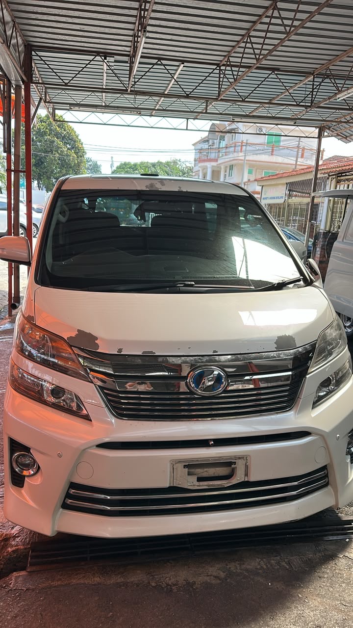 Toyota Vellfire with Home Theater Systems — photo 2