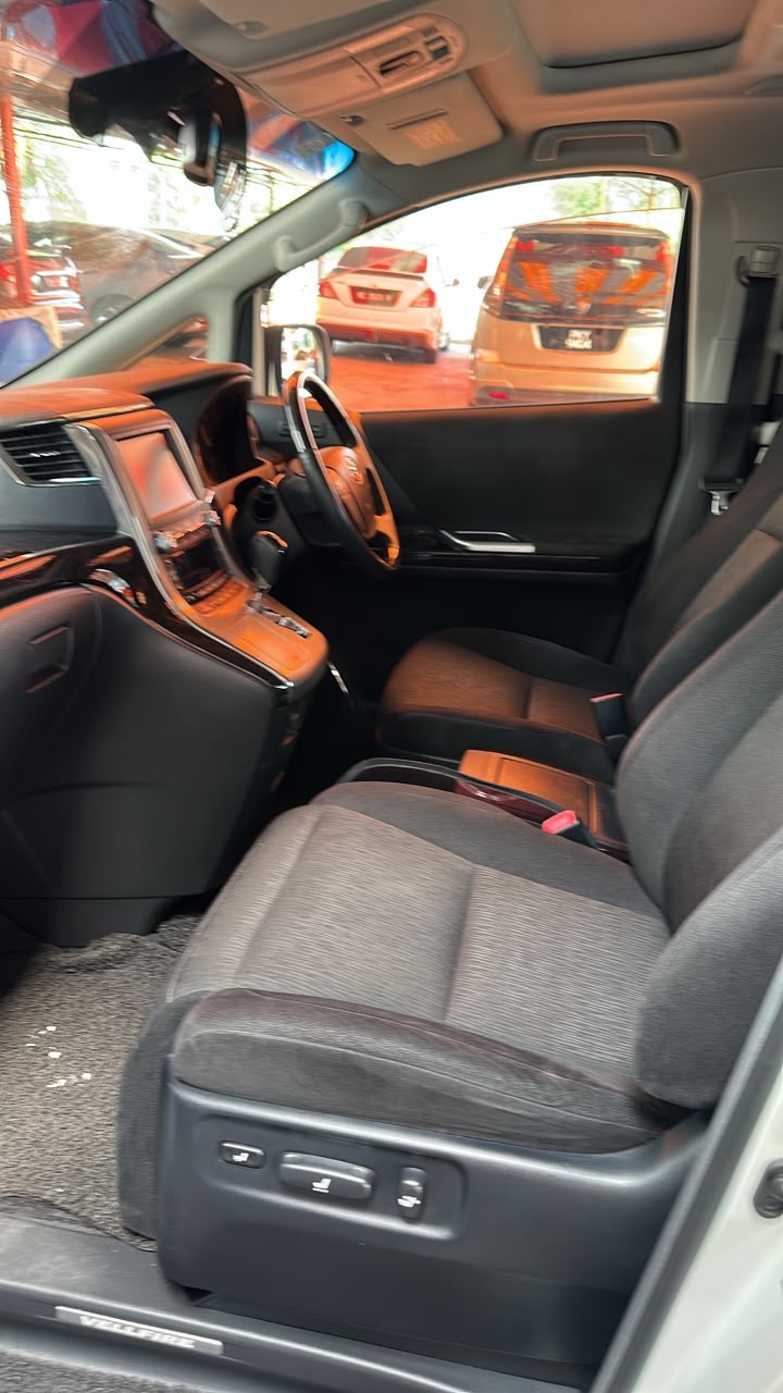 Toyota Vellfire with Home Theater Systems — photo 4
