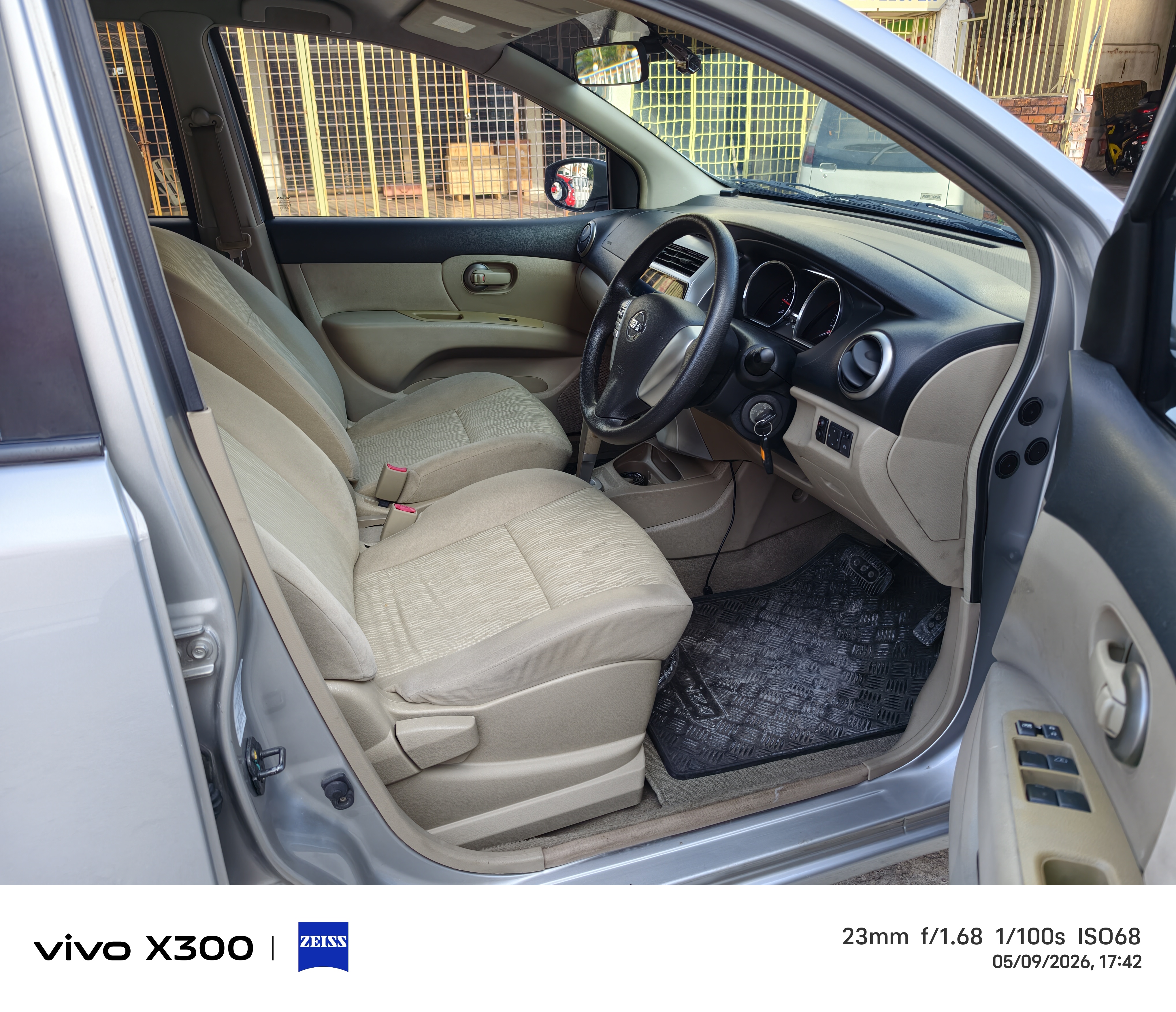 NISSAN LIVINA 1.6(A) YEAR 2014 FACELIFT  CAN FULL LOAN — photo 7