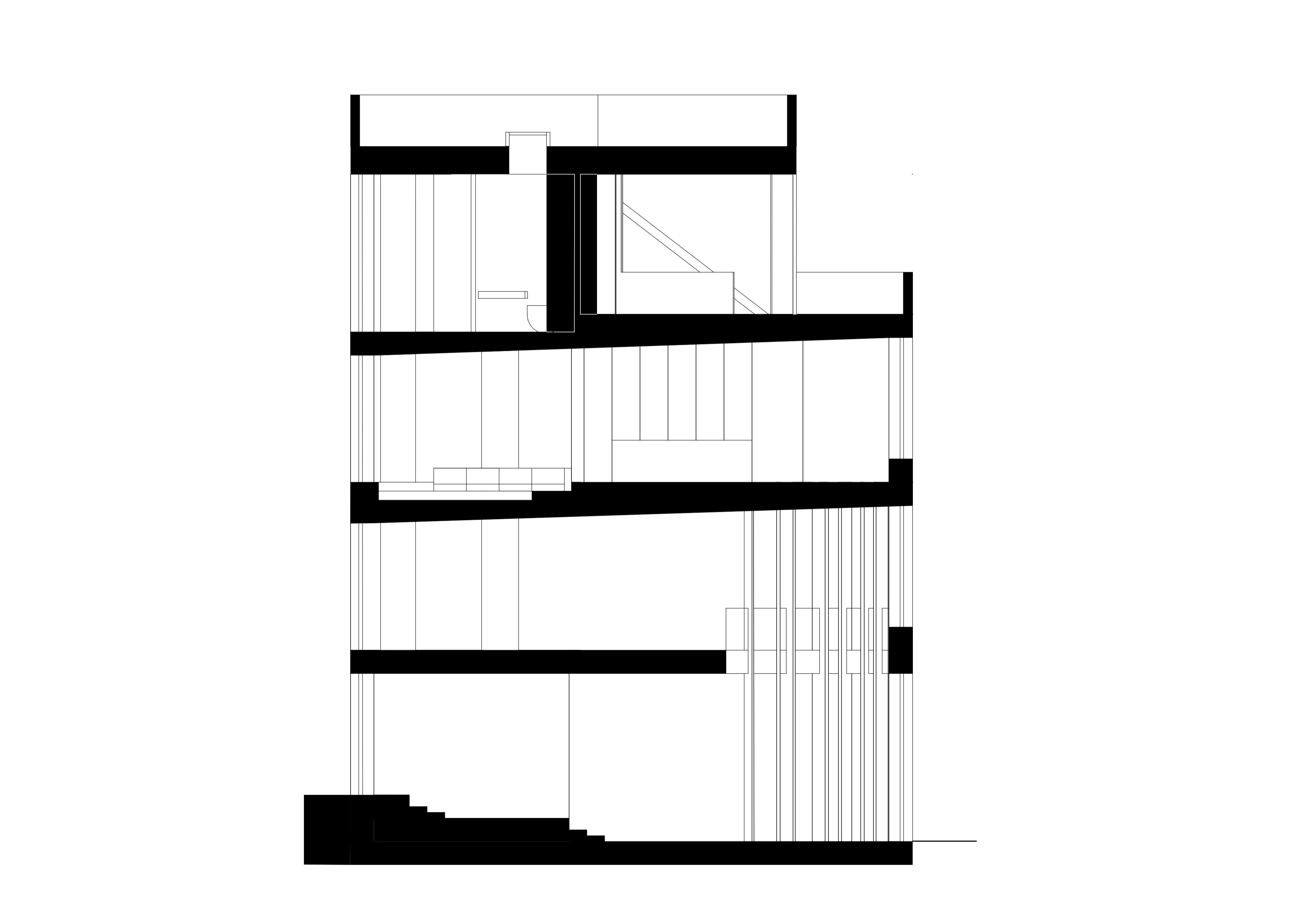 Technischer Längsschnitt des Atelierhauses Cottbus mit Darstellung der vertikalen Raumfolge von der Ausstellung bis zum Dachgarten.