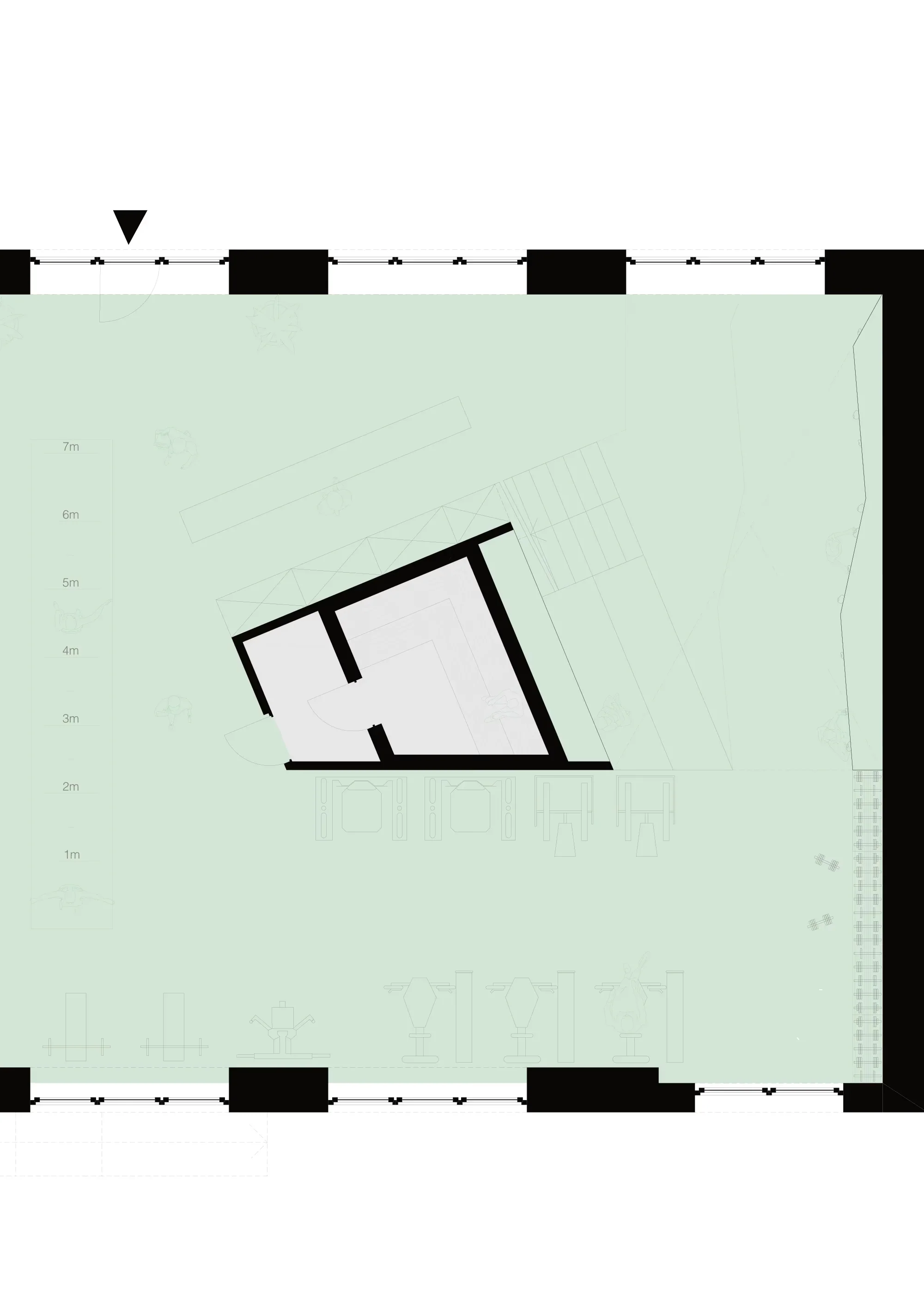 Grundriss des Gyms mit freien Trainingsflächen um einen zentralen, abgewinkelten Einbau.