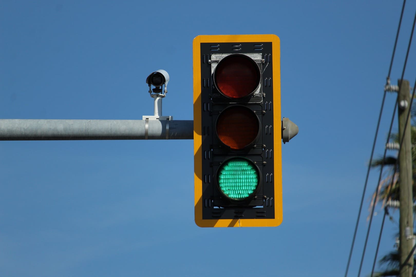 Traffic lights (green on)