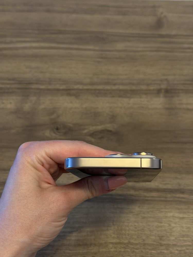 iPhone 16 Pro Desert Titanium 128 GB