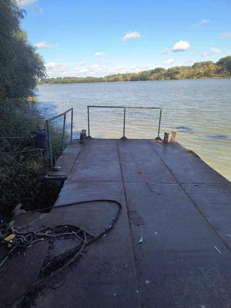 Ponton acostare barci si pasarela acces