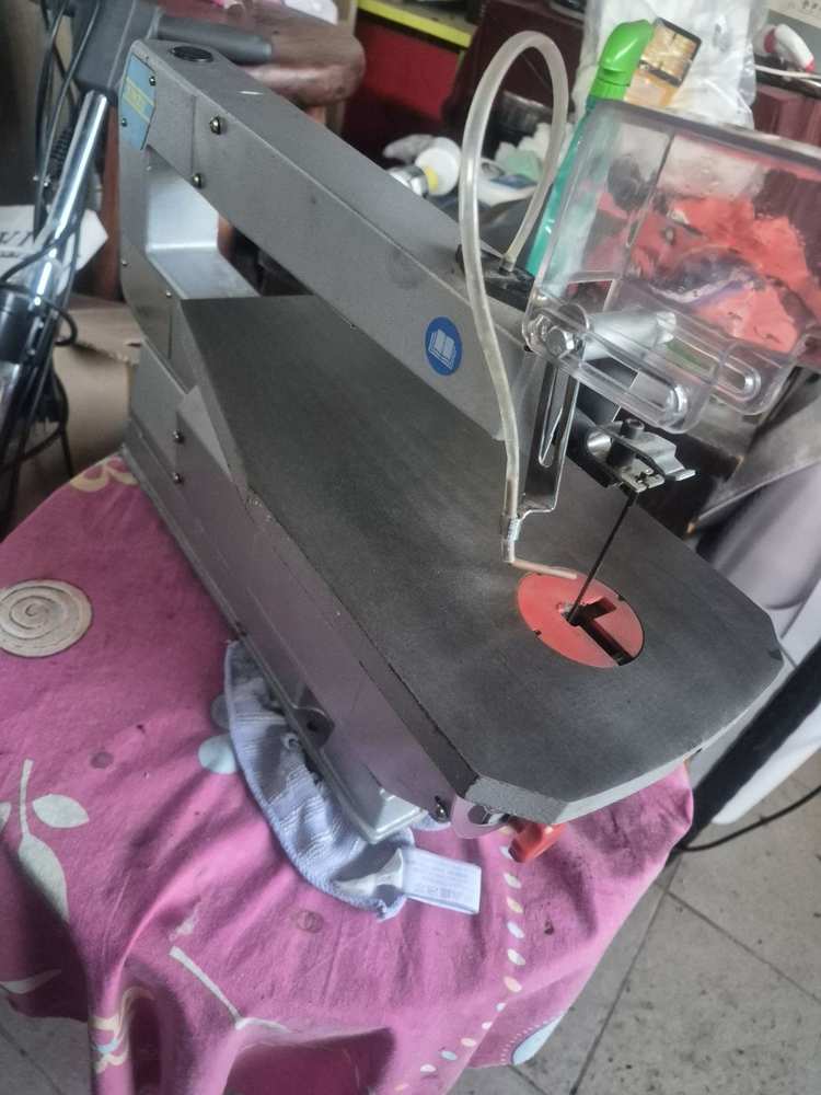 Vând fierăstrău electric