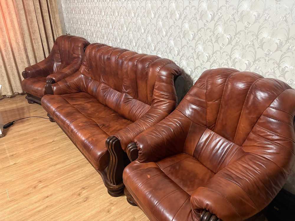 Canapea + 2 fotolii din piele naturala