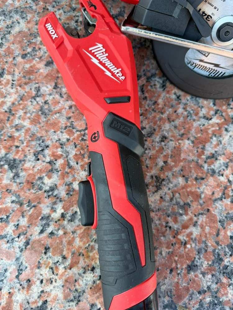 Circular pentru metal si taietor tevi Milwaukee