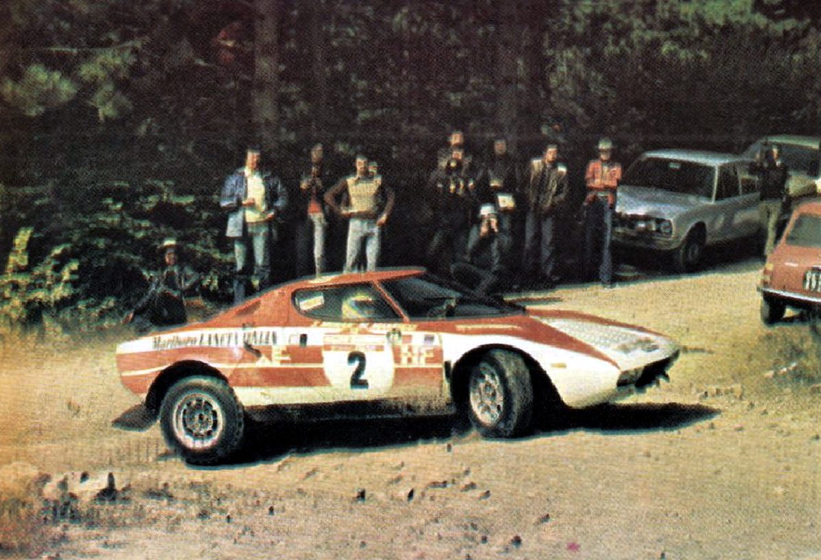 1974_Rallye_Sanremo_-_Munari_and_Mannucci's_Lancia-Marlboro_Stratos_HF.jpg