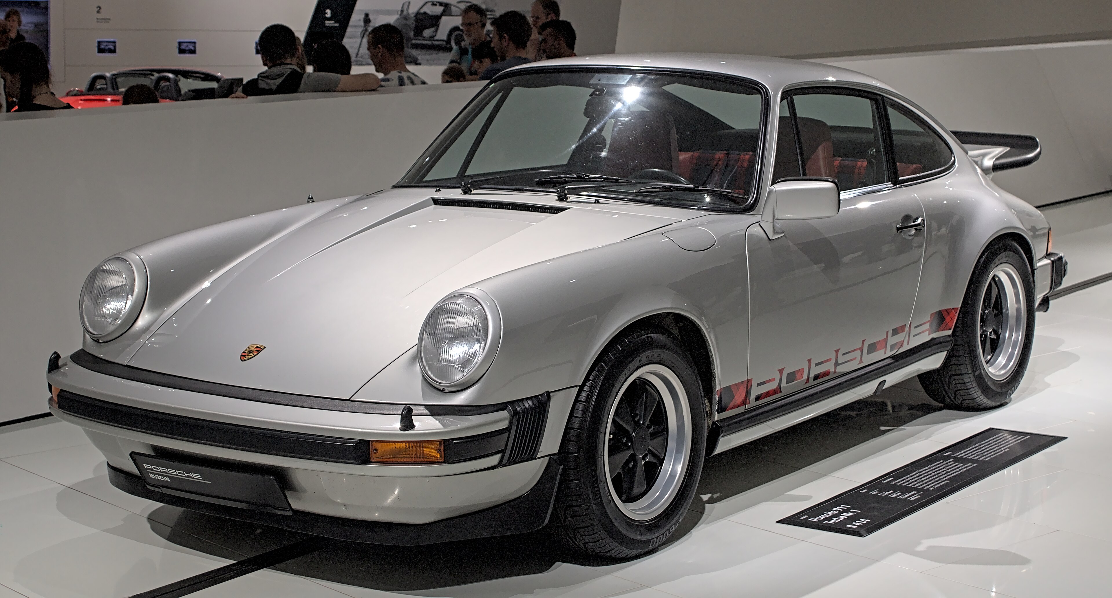 Porsche_911_Carrera_Turbo_Nr.1_in_the_Porsche-Museum(2009)_IMG_7416.jpg