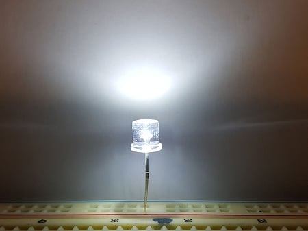 Imagen 2 de Led 5mm Flat Top Blanco frío 6500k Everlight Led