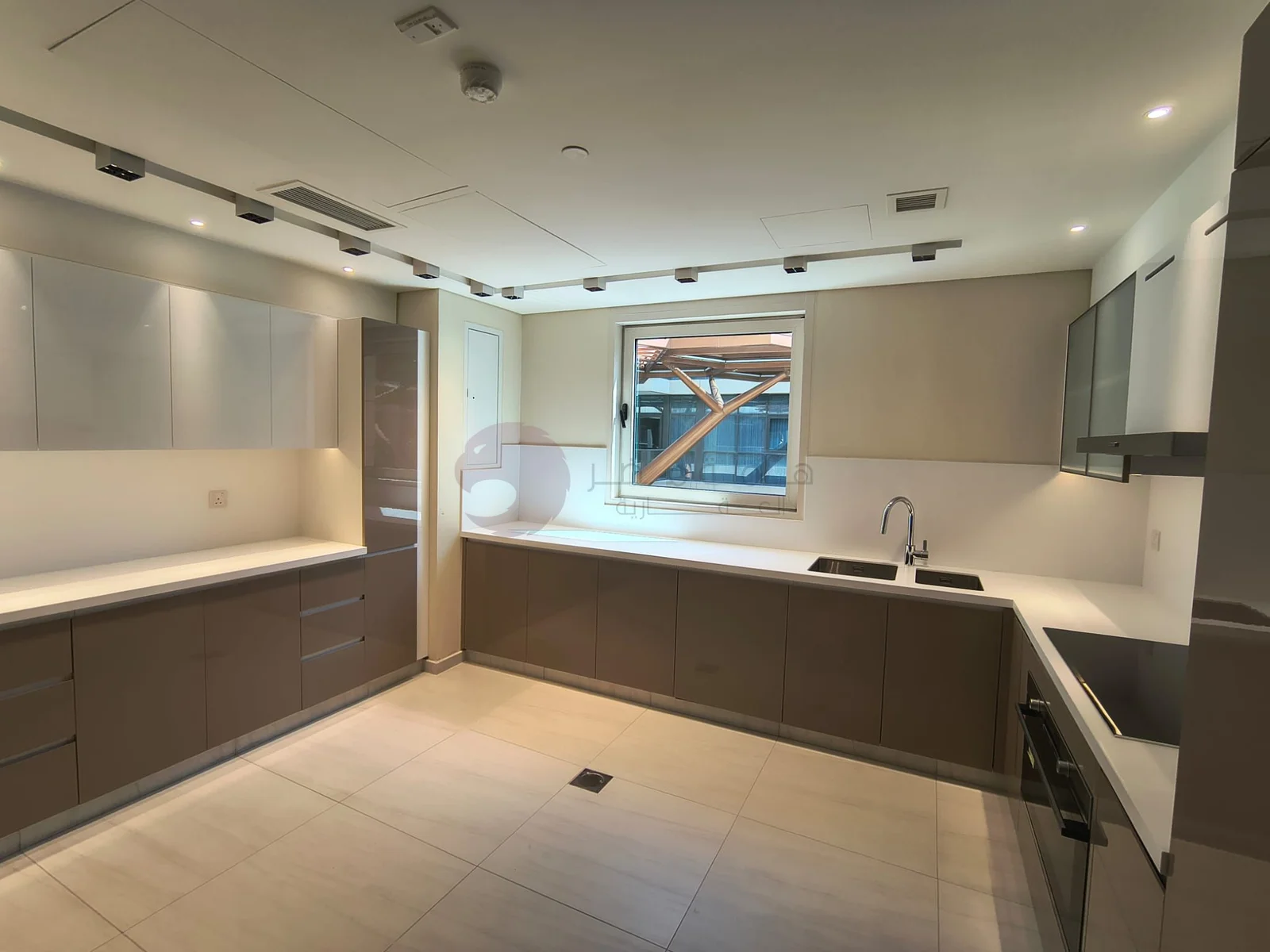 Unfurnished 3 Bedroom Apartment for Sale in Crystal Residence