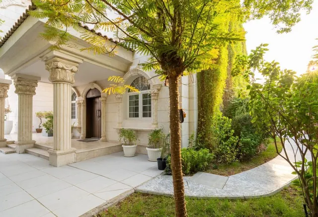 PREMIUM 6BR CORNER VILLA | LIFT & GARDENS|RAYYAN