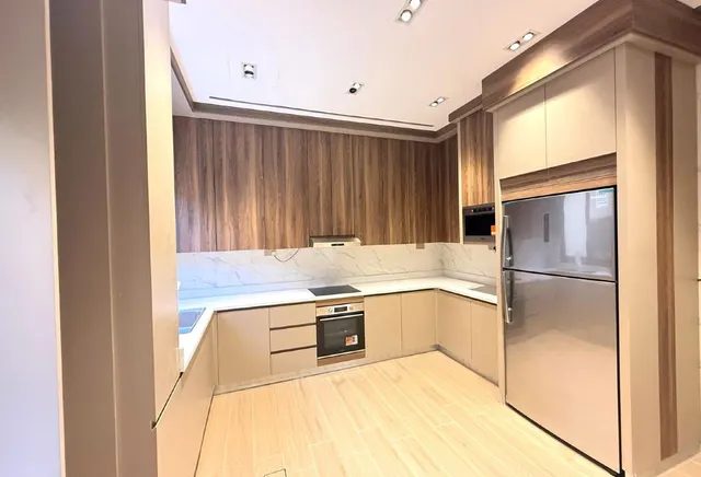 MODERN SEMI-FURNISHED VILLA WITH POOL & LIFT