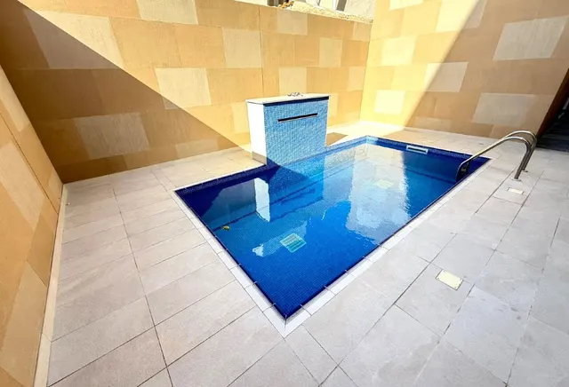 MODERN SEMI-FURNISHED VILLA WITH POOL & LIFT