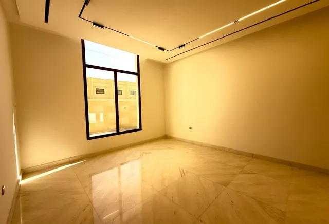 MODERN SEMI-FURNISHED VILLA WITH POOL & LIFT