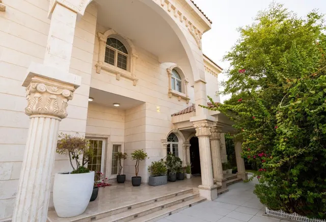 PREMIUM 6BR CORNER VILLA | LIFT & GARDENS|RAYYAN