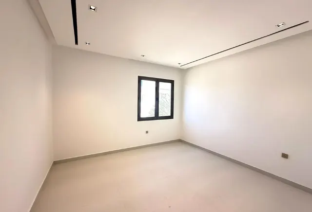 MODERN SEMI-FURNISHED VILLA WITH POOL & LIFT