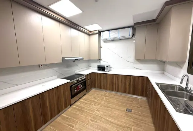 MODERN SEMI-FURNISHED VILLA WITH POOL & LIFT